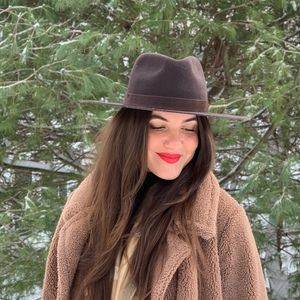 Meet your Posher, Alexis